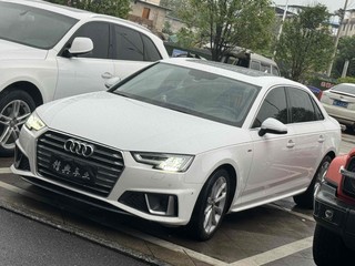 奥迪A4L 40TFSI 2.0T 自动 时尚型 