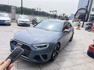 奥迪A4L 40TFSI 2.0T 自动 quattro-RS套件燃速型 