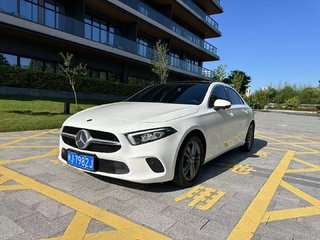 奔驰A级 A200L 1.3T 自动 运动轿车版 