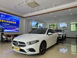 奔驰A级 A200L 1.3T 自动 运动轿车动感型 