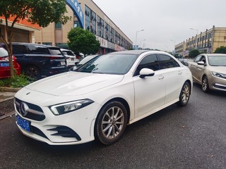 奔驰A级 A200L 1.3T 自动 运动轿车版 