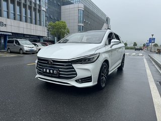 比亚迪宋MAX 1.5T 自动 智联精英型 