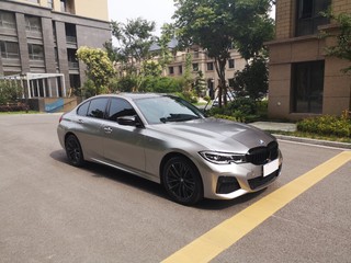 宝马3系 330i 2.0T 自动 M运动曜夜套装 