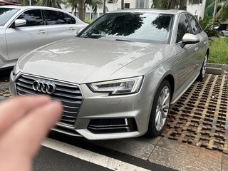 奥迪A4L 40TFSI 2.0T 自动 30周年时尚型 