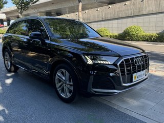 奥迪Q7 45 2.0T 自动 运动型quattro-S-line 