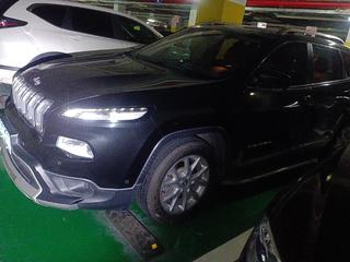 吉普自由光 2.4L 自动 领先版 