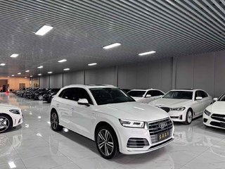 奥迪Q5L 40TFSI 2.0T 自动 改款荣享时尚型 