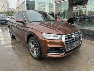 奥迪Q5L 40TFSI 2.0T 自动 荣享时尚型 