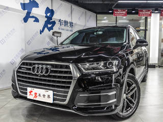 奥迪Q7 40 2.0T 自动 舒适型 