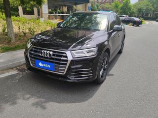 奥迪Q5L 40TFSI 2.0T 自动 荣享时尚型 