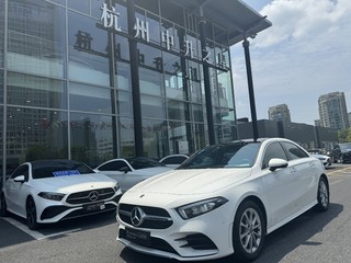 奔驰A级 A200L 1.3T 自动 运动轿车版 