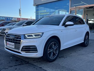 奥迪Q5L 40TFSI 2.0T 自动 改款荣享时尚型 