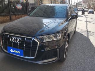 奥迪Q7 55 3.0T 自动 尊贵型quattro-S-line 