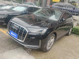 奥迪Q7 45 2.0T 自动 运动型quattro-S-line 