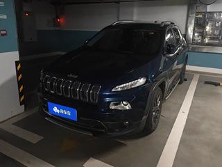 吉普自由光 2.0L 自动 经典运动版 