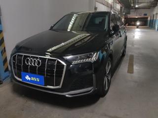 奥迪Q7 55 3.0T 自动 尊贵型quattro-S-line 