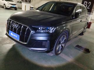 奥迪Q7 55 3.0T 自动 尊贵型quattro-S-line 