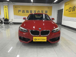 宝马2系双门轿跑 220i 1.5T 自动 运动设计套装 