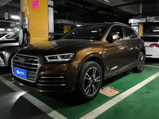 奥迪Q5L 40TFSI 2.0T 自动 荣享时尚型 