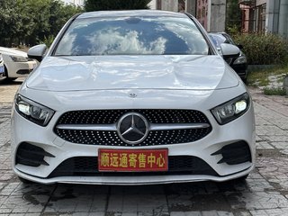 奔驰A级 A200L 1.3T 自动 运动轿车时尚型 