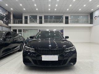 宝马3系 325i 2.0T 自动 M运动曜夜套装 