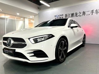 奔驰A级 A200L 1.3T 自动 运动轿车时尚型 