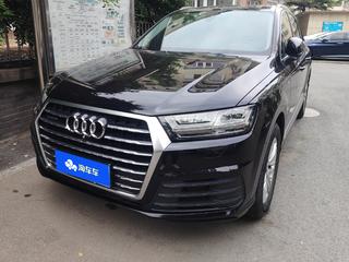 奥迪Q7 40 2.0T 自动 舒适型 