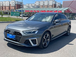 奥迪A4L 40TFSI 2.0T 自动 quattro豪华致雅型 