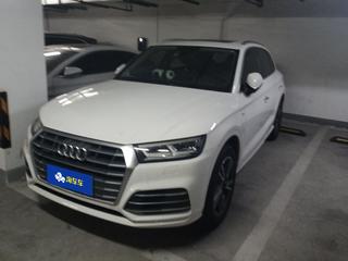 奥迪Q5L 40TFSI 2.0T 自动 荣享时尚型 