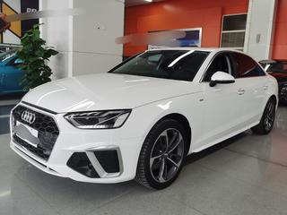 奥迪A4L 40TFSI 2.0T 自动 时尚动感型 