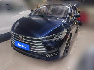 比亚迪宋MAX 1.5T 自动 智联精英型 