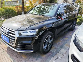 奥迪Q5L 40TFSI 2.0T 自动 荣享时尚型 