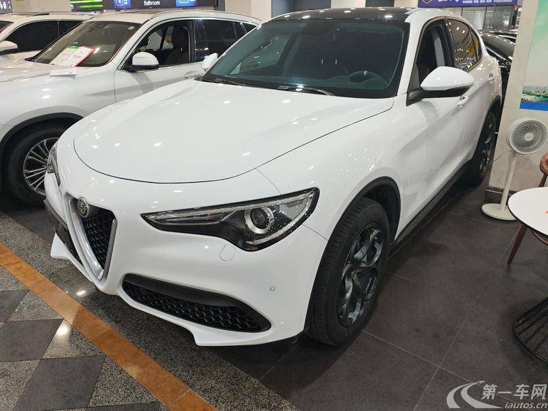 阿尔法罗密欧Stelvio [进口] 2017款 2.0T 自动 豪华版 