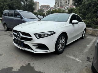 奔驰A级 A200L 1.3T 自动 运动轿车时尚型 