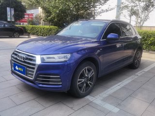 奥迪Q5L 40TFSI 2.0T 自动 荣享时尚型 