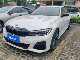 宝马3系 325i 2.0T 自动 M运动曜夜套装 