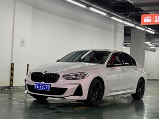 宝马1系 125i 2.0T 自动 M运动曜夜版 