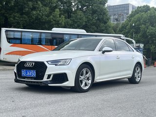 奥迪A4L 40TFSI 2.0T 自动 plus进取型 