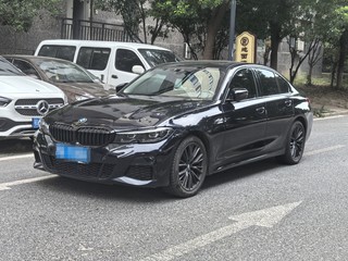 宝马3系 325i 2.0T 自动 M运动曜夜套装 