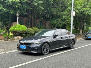 宝马3系 325Li 2.0T 自动 M运动曜夜套装 