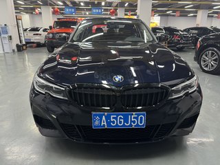 宝马3系 325Li 2.0T 自动 M运动曜夜套装 