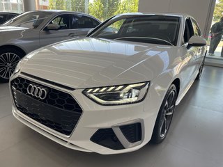 奥迪A4L 40TFSI 2.0T 自动 时尚动感型 