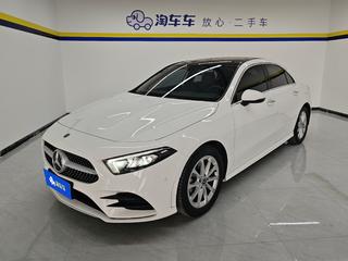 奔驰A级 A200L 1.3T 自动 改款运动轿车时尚型 