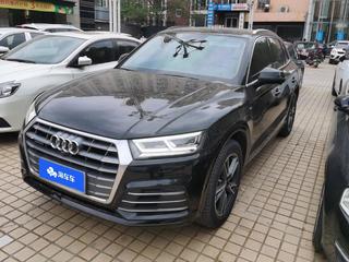 奥迪Q5L 40TFSI 2.0T 自动 荣享时尚型 