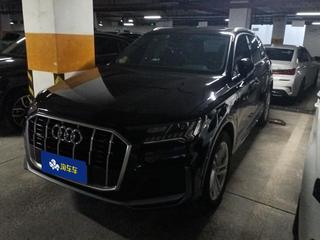 奥迪Q7 45 2.0T 自动 豪华型quattro-S-line 