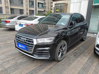 奥迪Q5L 40TFSI 2.0T 自动 改款荣享时尚型 