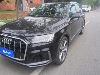 奥迪Q7 55 3.0T 自动 尊贵型quattro-S-line 