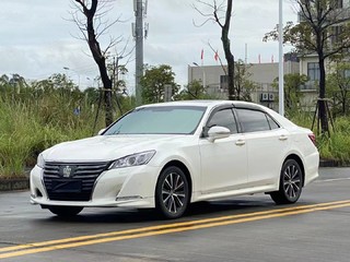 丰田皇冠 2.0T 