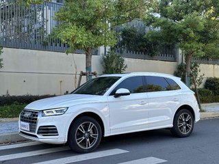 奥迪Q5L 40TFSI 2.0T 自动 改款荣享时尚型 