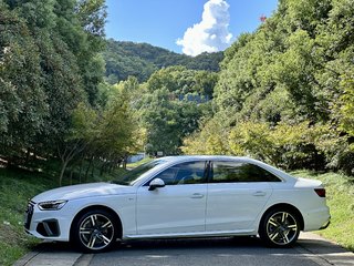 奥迪A4L 40TFSI 2.0T 自动 豪华动感型 